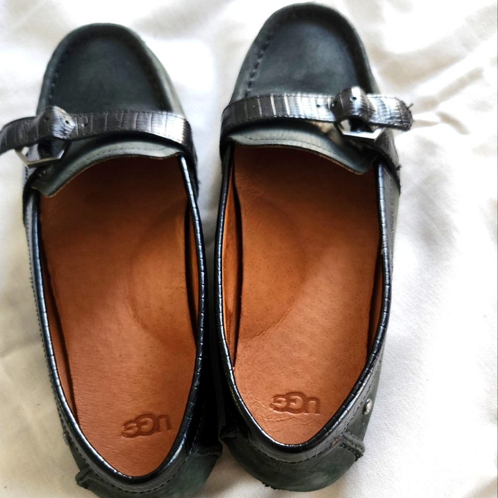 UUG size 7 women's shoes.